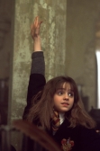 hermione-rasing-her-hand